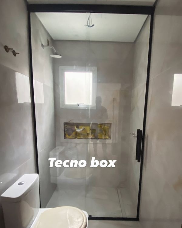 Box de abrir até o teto
