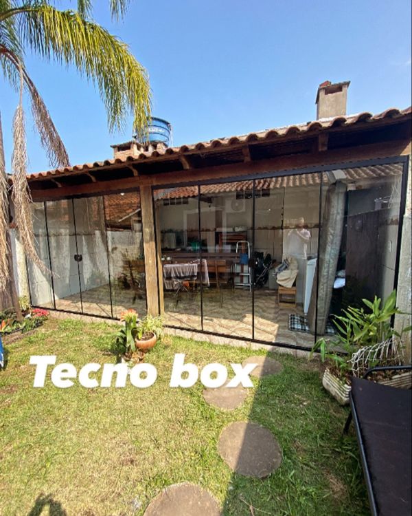 Fechamento de área com vidro temperado