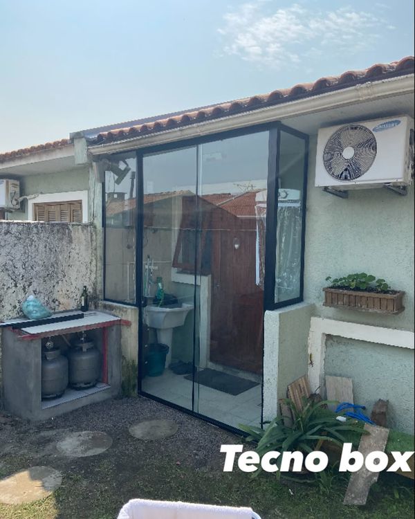 Fechamento de área de serviço